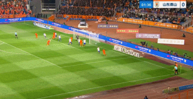 云南玉昆主场3-0横扫山东泰山，奥斯卡双响助球