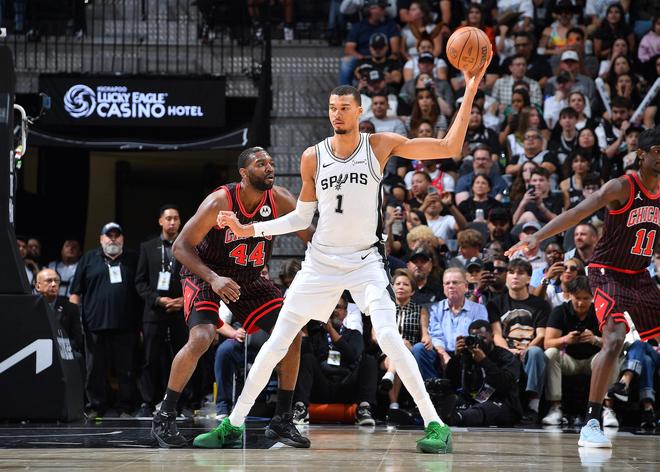 文班亚马单场41分16板创历史纪录 马刺豪取9连胜