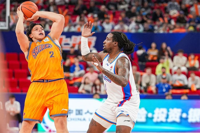 上海久事男篮力克天津队 十五连胜逼近十六连胜