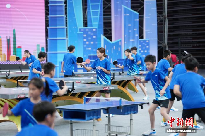 上海乒乓球嘉年华开幕 乒坛名将齐聚传承乒乓精