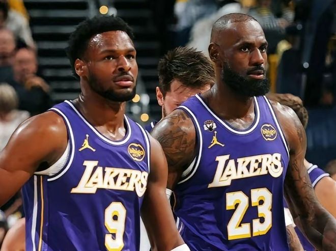 湖人队力克勇士队 老詹砍26+11助创纪录