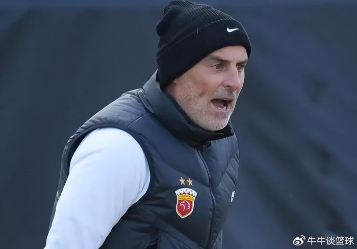 重庆铜梁龙主场票价争议引球迷不满 保级目标与