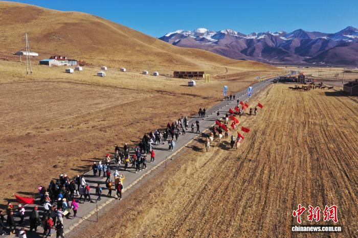 青海省第四届冰雪运动会暨职工冰雪活动在岗什